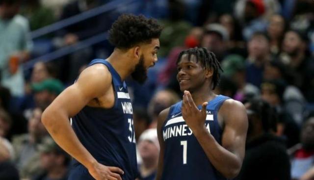 开云体育app-49分创生涯纪录！爱德华兹：对附加赛非常有信心